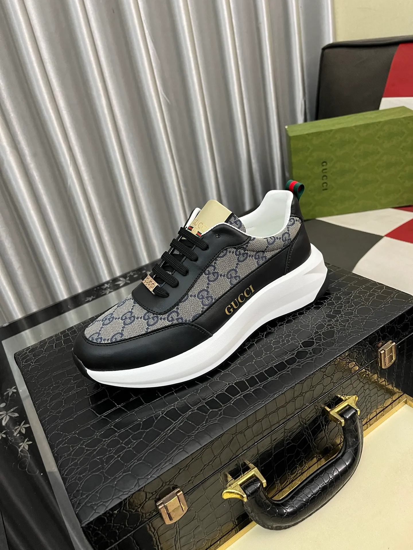 Men's Men's Shoes💰440⌚️⌚️【GUCCI】Gucci men's latest white shoe series casual shoes! The official website is built 1:1. Upper: Made of imported cowhide, with electric embroidery ➕Inner lining: Made of high-quality first-layer pigskin, soft and comfortable. Picky material selection and exquisite workmanship give you the best enjoyment. Size: 38-444️⃣Colors available